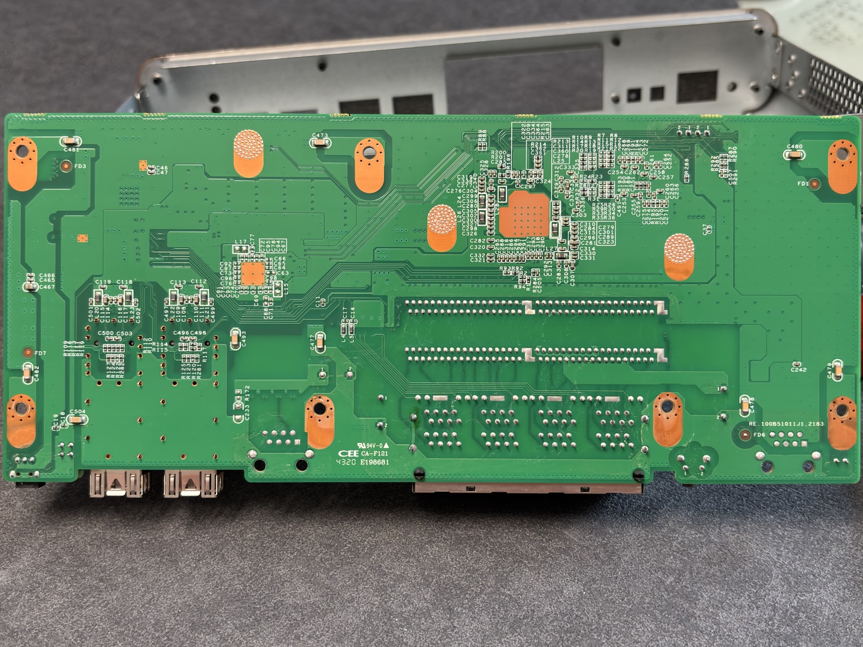 展示NBS3100-8GT2SFP PCB背面的照片