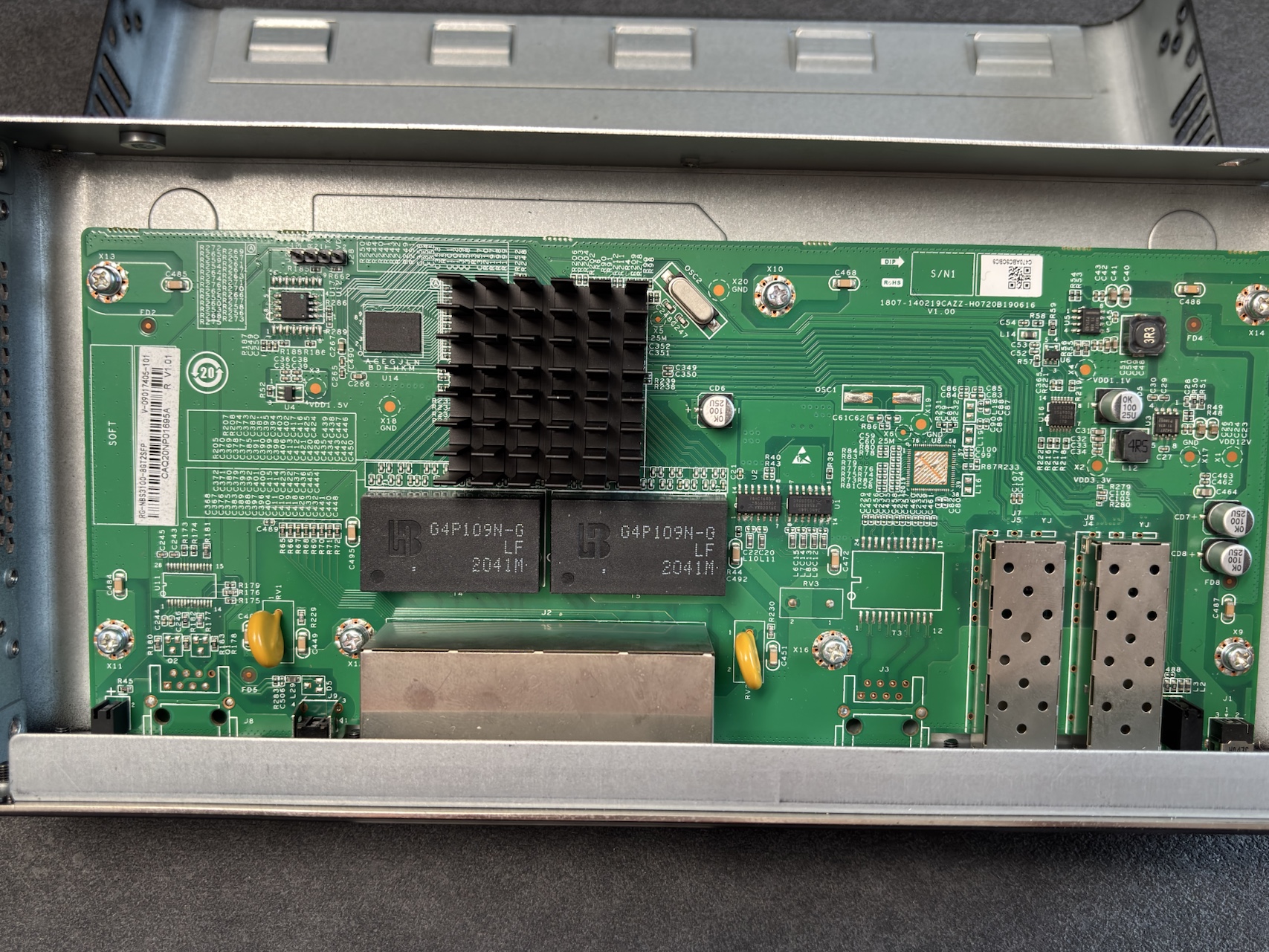 展示NBS3100-8GT2SFP PCB正面的照片